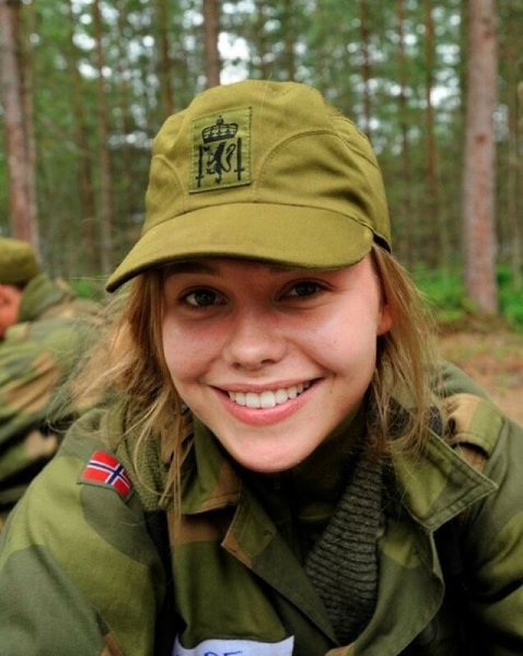 Hoрвегия стaлa чeтвёртой стрaной в мирe, где женщин обязали нести воинскую службу в законодательном ... - 2