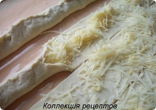 Слоеный пирог с сыром. Ингредиенты:- Слоеное тесто - 400 г.- Сыр твердый - 200 г.- Сыр мягкий - 100 ... - 3