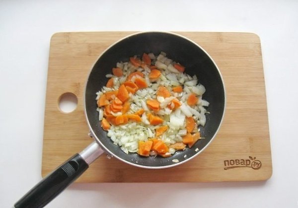 Баварский суп с колбасками.Сытный, ароматный и очень вкусный!Ингредиенты:Бульон мясной — 1,2 ... - 2