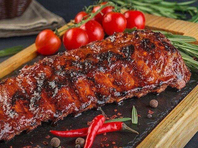 Ребрышки в кефирном маринаде. Ингредиенты: Свиные ребра – 600-700 г. Масло растительное - 1 ч.л. Для ...