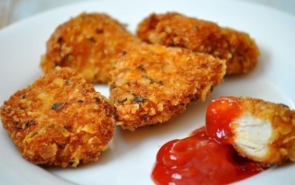 Куриные наггетсы.Ингредиенты:- Куриное филе 2 шт;- Сухари панировочные 1 стакан;- Петрушка 2 ч.л;- ...