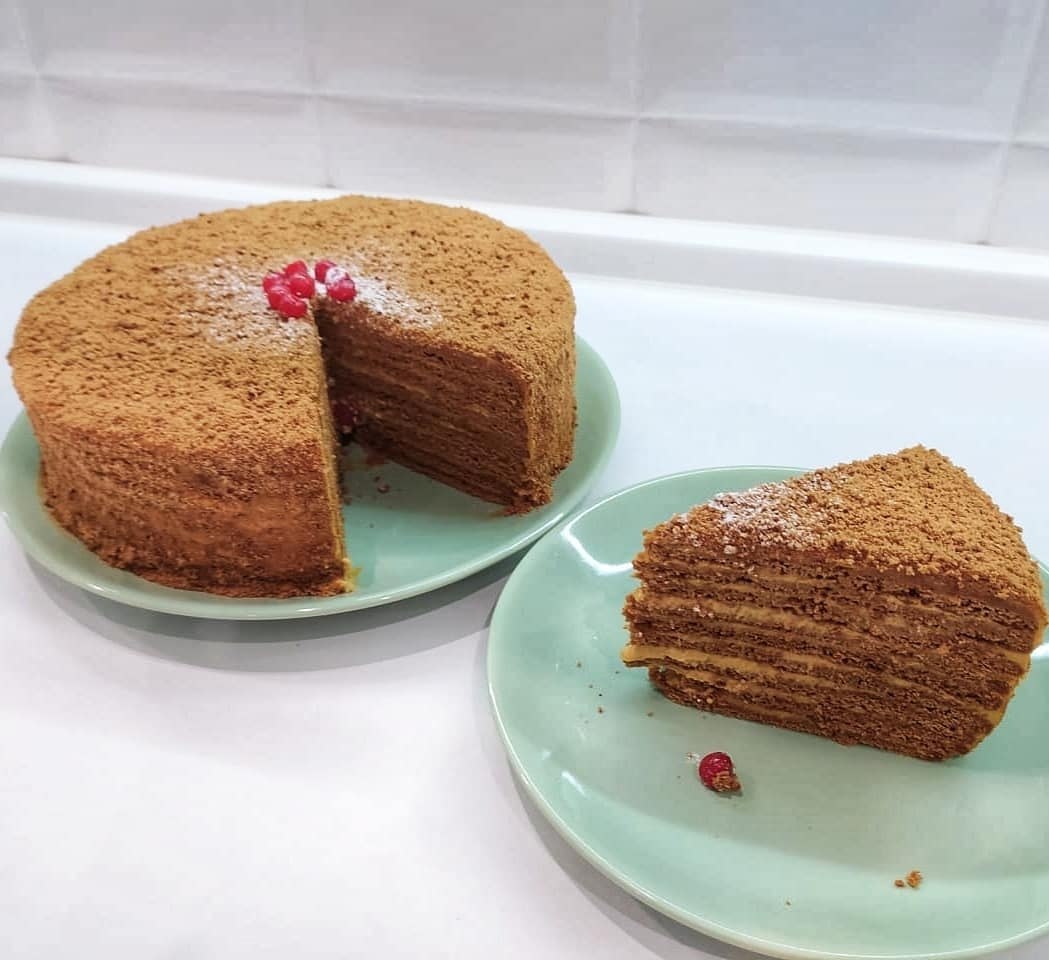 Шоколадный медовик.Коржи: 2 яйца 200гр.сахара 100гр.меда 100гр.сливочного масла 500гр.муки ...