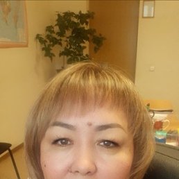 Luna, 44, 