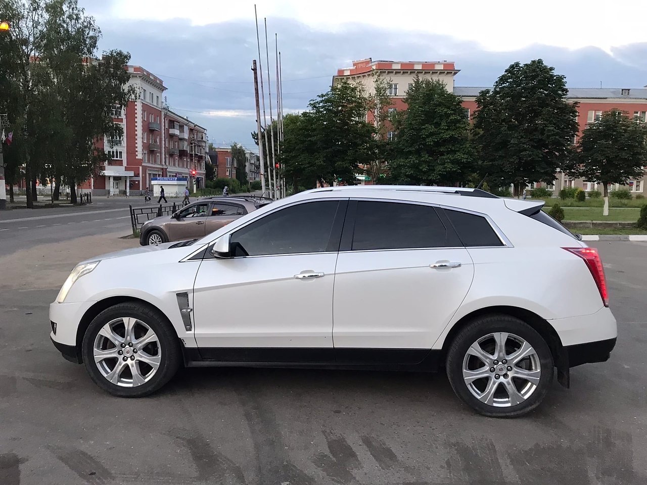 Cadillac SRX 2010 .2 ,   800.       ...