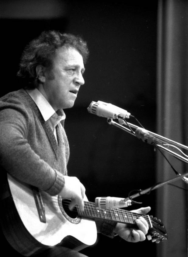 17 июля 1932 года 85 лет назад в поселке Сясьстрой Ленинградской области родился