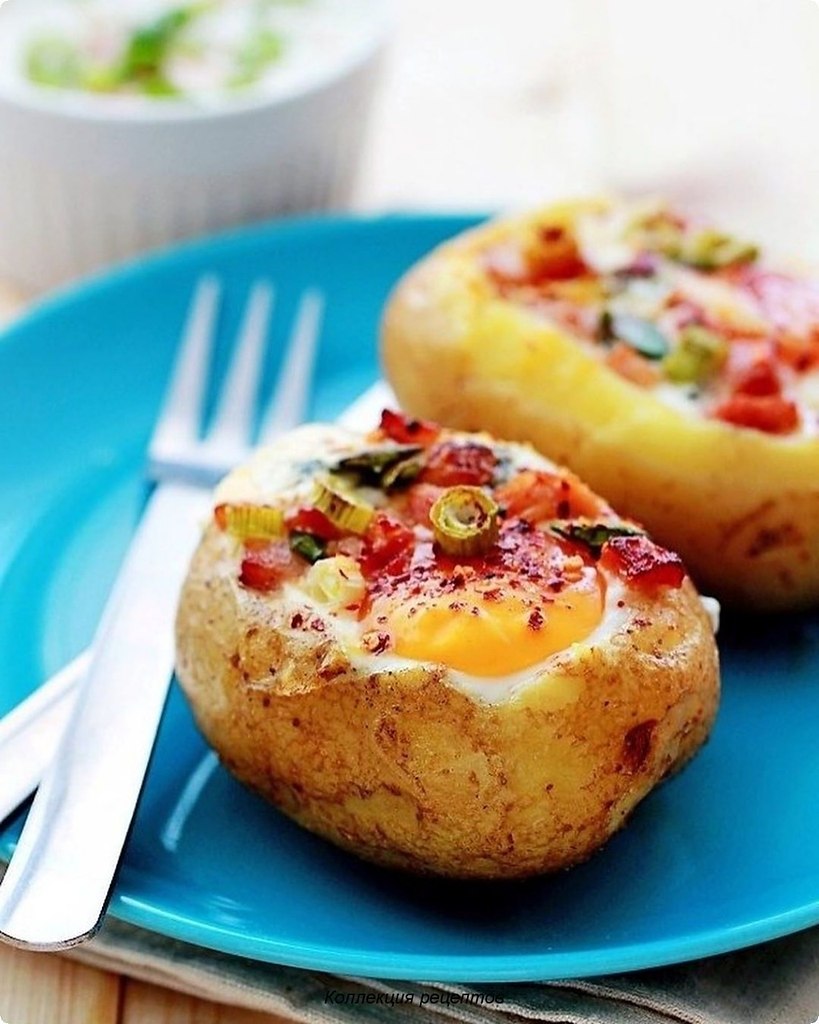 Рецепт картошки с яйцом в духовке. Запеченный фаршированный картофель. Фаршированные лодочки картофеля. Картошка фаршированная сыром. Картофель фаршированный сыром.