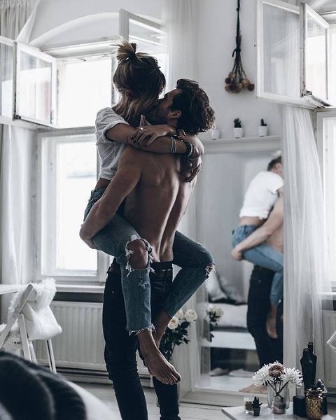 Быть настоящим мужчиной, это не значит подчинить себе женщину. Это когда женщина сама желает быть ...