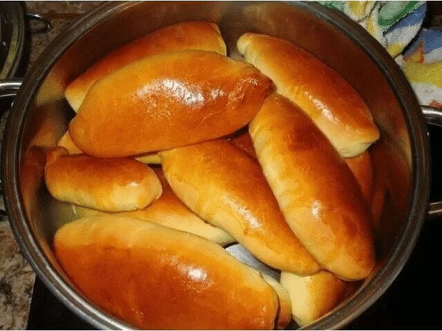 Нежнейшие пирожки на майонезе.Продукты:• Майонез - 150 грамм;• Соль - 1/2 ч.• Сахар - 3 ч.л;• Сухие ...