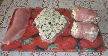 Рулет из куриного филе с творогом.Ингредиенты:-Филе куриное – 500 грамм,-творог (5% жирности) – 120 ... - 3