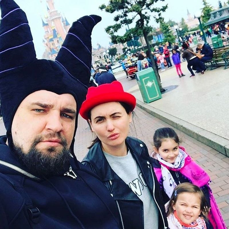 Какая была семья у васи. Денискины рассказы папа у васи силен в математике. Какая была семья у васи. Баста с женой. Денискины рассказы папа у васи силен в математике.