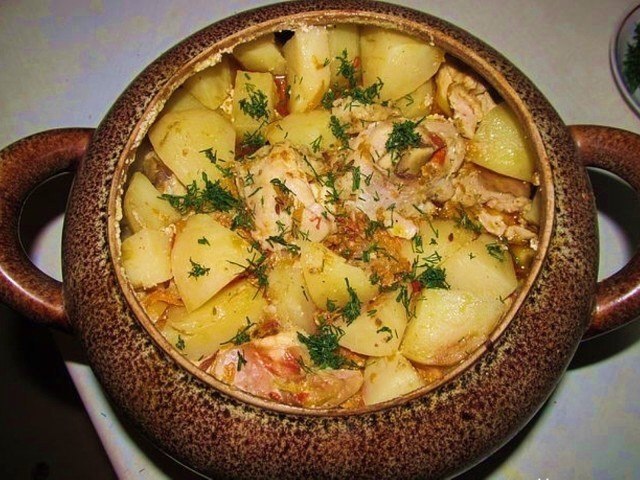 МЯСО ПО-ФРАНЦУЗСКИ В ГОРШОЧКАХ.Мясо по-французски – это необыкновенно вкусное блюдо, любимое ...