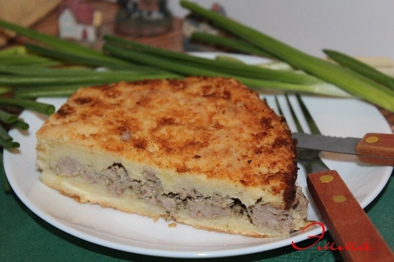 Картофельная запеканка с мясом.Рецепт: картофель 500 г, яйцо 1 шт, манка 1 стол. л, соль, масло ...
