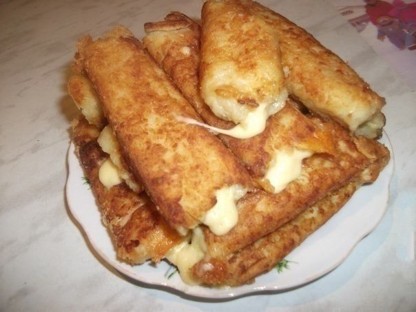 КАРТОФЕЛЬНЫЕ ПАЛОЧКИ С СЫРОМ.Ингредиенты:5 средних варёных картофелин2 яйца100 г панировочных ...