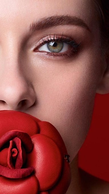 Kristen Stewart for Chanel Rouge Allure Camelia - 2