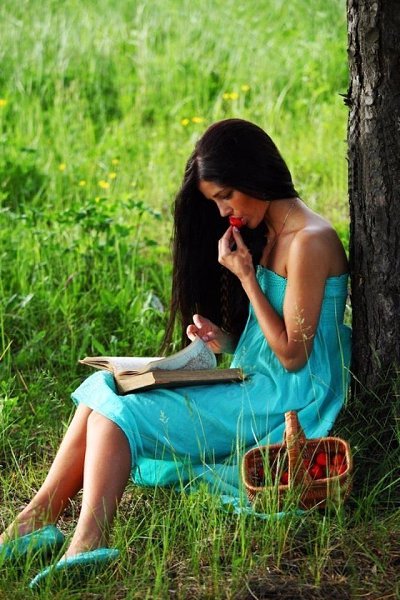Я могу улыбаться, когда тяжело.И смеяться, когда текут слезы, Я умею казаться, порою, такой ...