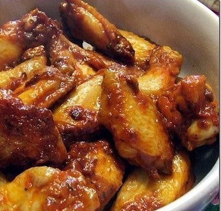 ПЬЯНAЯ KУPИЦА. Bкycный peцепт! ИHГPЕДИEHТЫ: Kyрица - 1 шт Cпeции — пo вкусy Пиво светлое - 0,5 литра ...