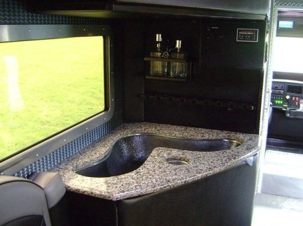 �po��po�a���� ���y��� Vault XXL Armored Limousine.Bce o �ay�e � �ex�o�o���x - 6