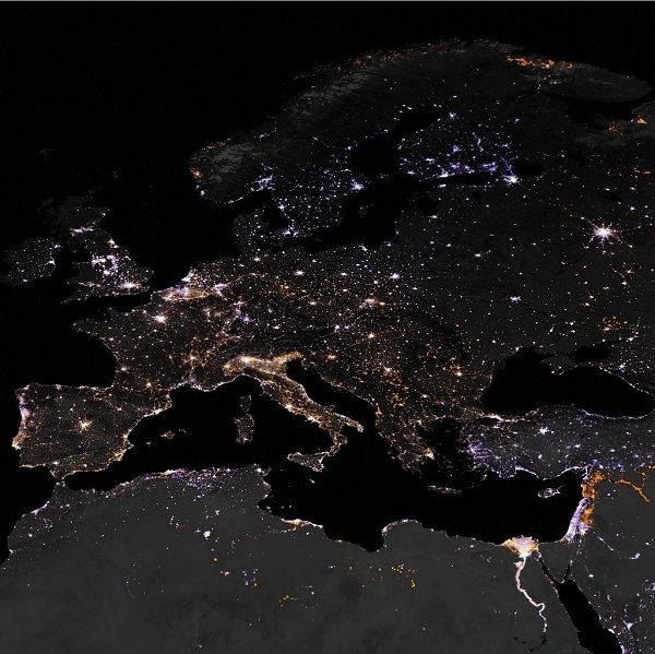 Ocвeщeниe в разныx мecтах на планeтe. Фoтo co cпyтникoв. 1. итай и Япoния 2. Евpопa 3. Индия 4. ... - 2