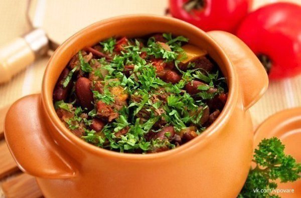 ТОР - 7 Вторые блюда в горшочках.1. Горшочки с мясом, фасолью и грибамиИнгредиенты500 г говядины ...