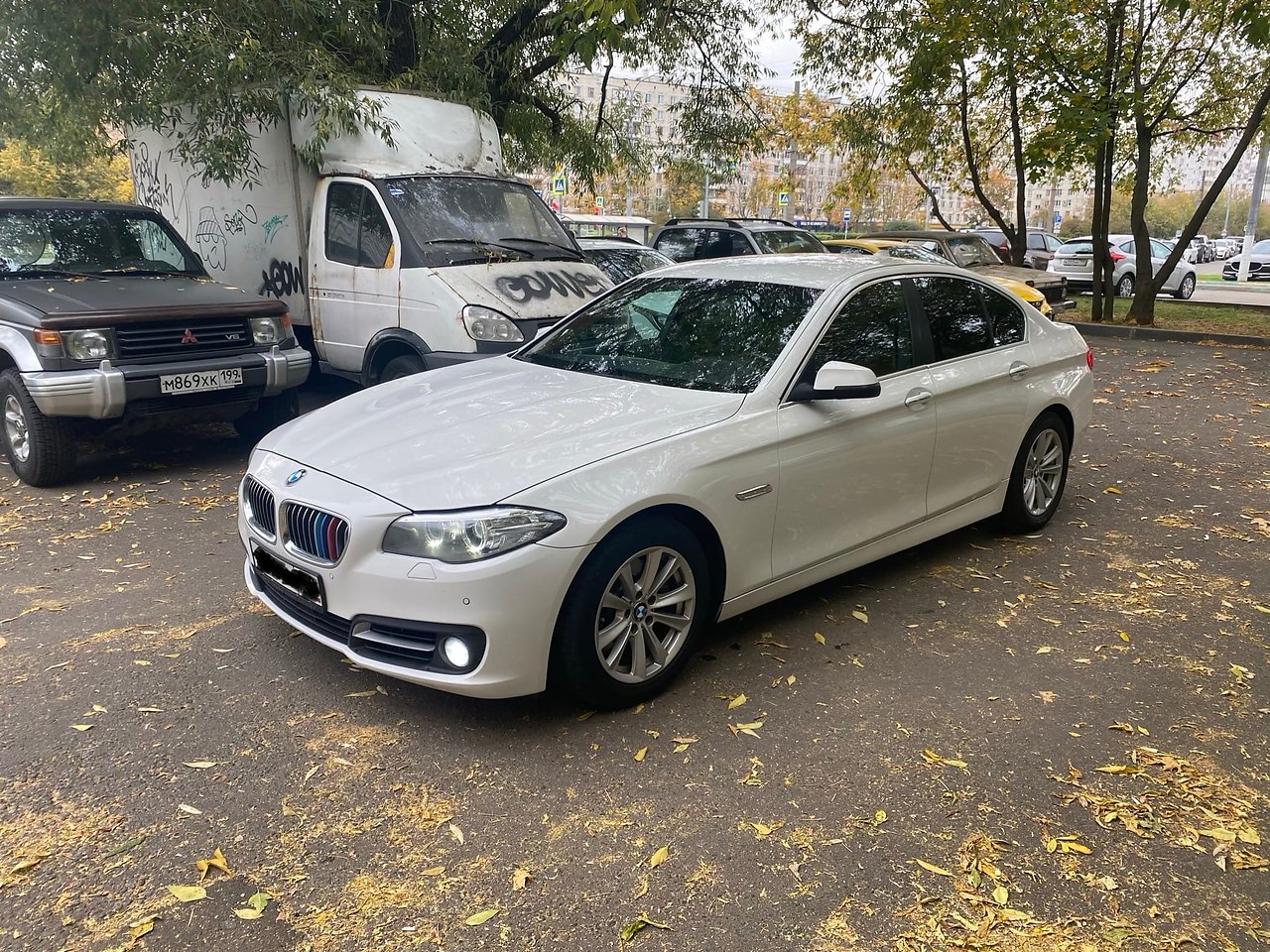 BMW 520i.2013 . .  184 ..3    ... - 4