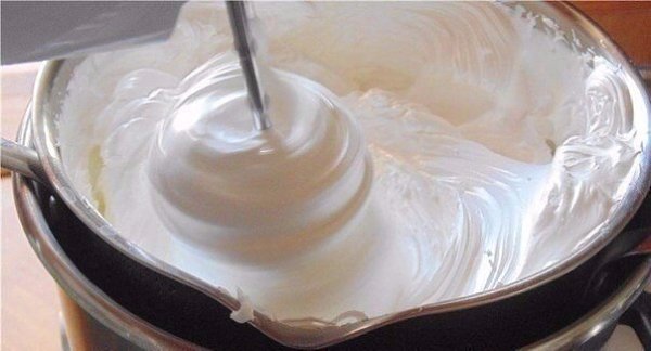 САМЫЙ ВКУСНЫЙ КРЕМ ДЛЯ ТОРТОВ .ИНГРЕДИЕНТЫ: Белок яичный (если мелкие, то 5шт.) — 4 шт Сахар — 1 ... - 3