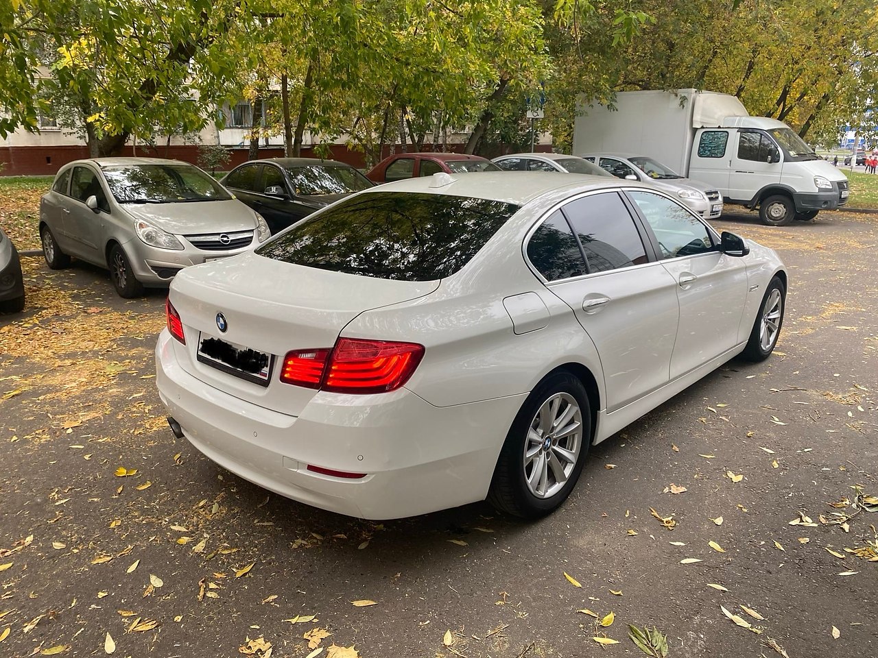 BMW 520i.2013 . .  184 ..3    ... - 3