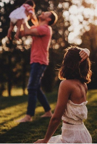Счастье - это родить от любимого человека ребенка и знать, что у вас все будет хорошо!!!