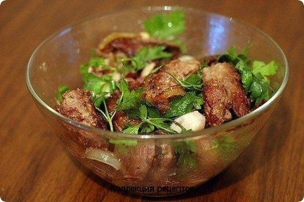 КУРИНАЯ ПЕЧЕНЬ С ЛУКOМ.ИНГРЕДИЕНТЫ: Печень куриная — 500 г ; Лук репчатый — 300 г 2шт; Маслo ...