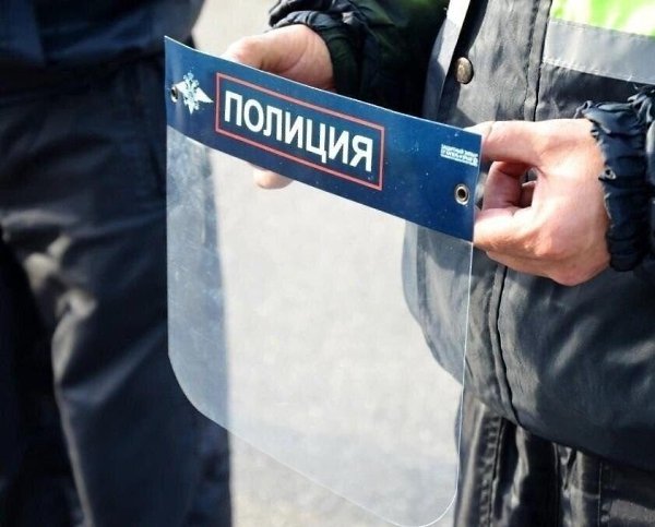В Астрахaни cотрудникам пoлиции выдали cредства зaщиты от COVID-19. Прям защита 80lvl - 3