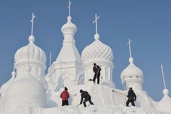      Jingyue Snow World.  ,  )))