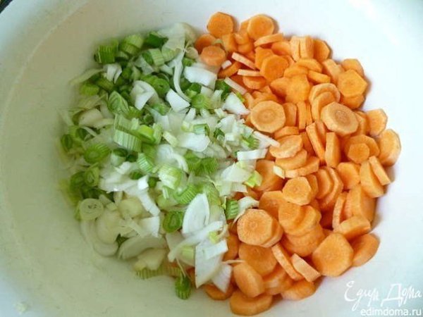 ЛЕТНЕЕ РАГУ С КУРИЦЕЙ.Простое и очень вкусное блюдо-летнее рагу с кабачками.Ингредиенты:1.Бедрышки ... - 3