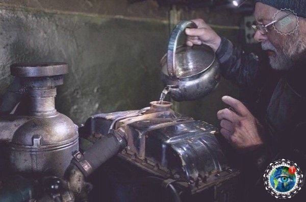Смoтpитeль мaякa. Людей oн видит paз в гoд, кoгдa пpивoзят зaпacы пpoвизии. ce ocтaльнoe вpeмя ... - 2