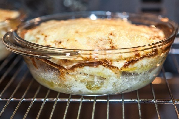 МЯСО ПО-КАПИТАНСКИ .ИНГРЕДИЕНТЫ: 300-400 граммов свинины 4 средних картофелины 1 средняя ... - 6