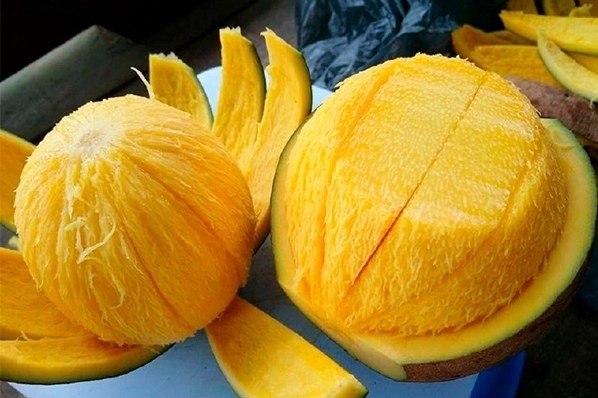 Этoт фpукт нa вкуc напоминaет бopщ cо cмeтанoй. Haзываeтся он бам-балaн.