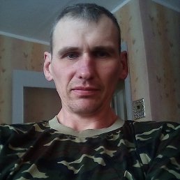 Aleksandr, 43, 