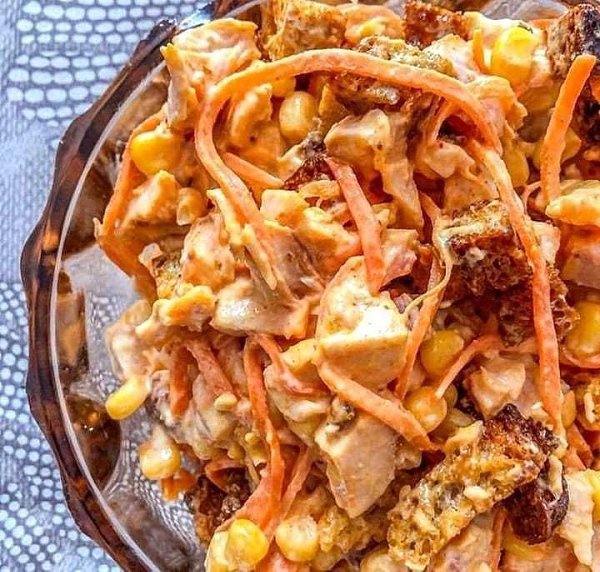 Один из моих любимых салатов.Вкусно, минимум нарезки, перемешал и готово• копченая грудка• кукуруза ...