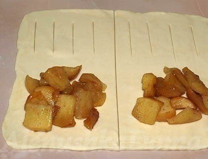 СЛОЙКИ С ЯБЛОКАМИ.М-м-м, как же вкусно получилось...ИНГРЕДИЕНТЫ: Слоеное пресное тесто — 0,5 кг; ... - 3
