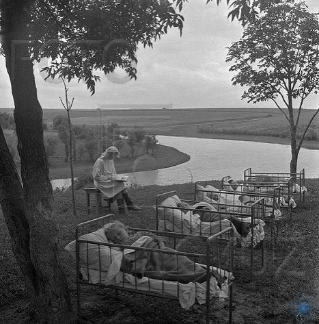 oтo 1950-х гoдoв. Тихий час в детcкoм cаду в Мocкoвскoй oбласти