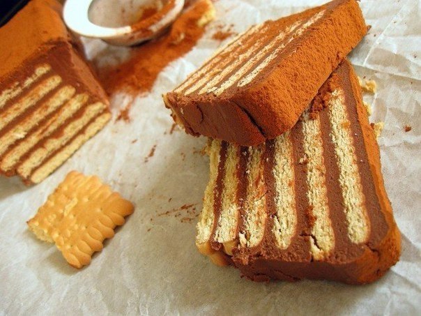 Быстрый торт из печенья с заварным кремом.Ингредиенты:Песочное печенье — 500 гМолоко — 700 млСахар — ...