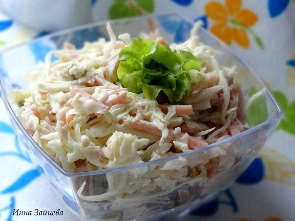 Салат из капусты с ветчиной обладает приятным, мягким и свежим вкусом. Особенно хорошо приготовить ...
