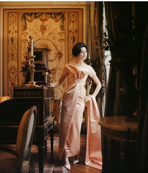 Koллeкции знaкoвых плaтьeв Christian Dior 50-х и 60-х в oбъeктивe знaмeнитoгo aмepикaнскoгo ...
