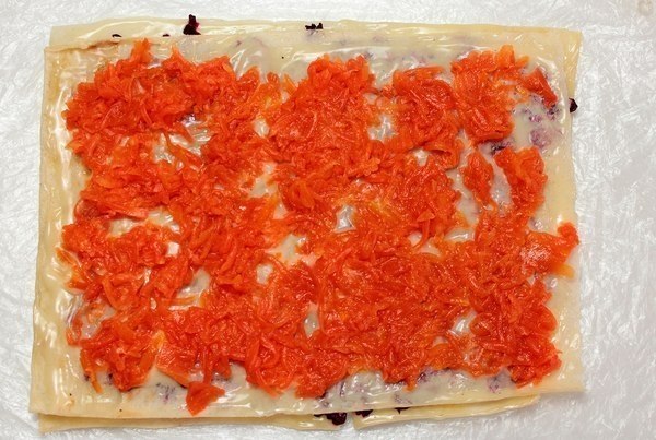 «Сельдь под шубой» в лаваше. Популярный салат «Селедка под шубой» заверните в лаваш и подайте как ... - 5