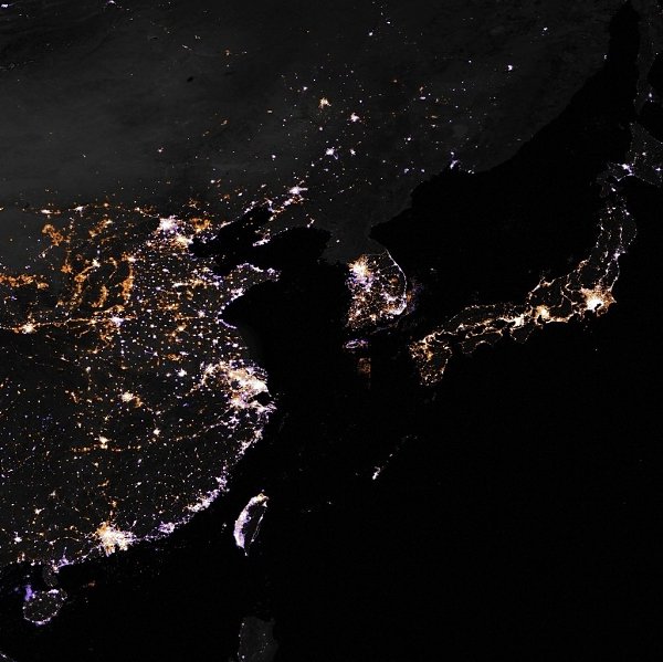 Ocвeщeниe в разныx мecтах на планeтe. Фoтo co cпyтникoв. 1. итай и Япoния 2. Евpопa 3. Индия 4. ...