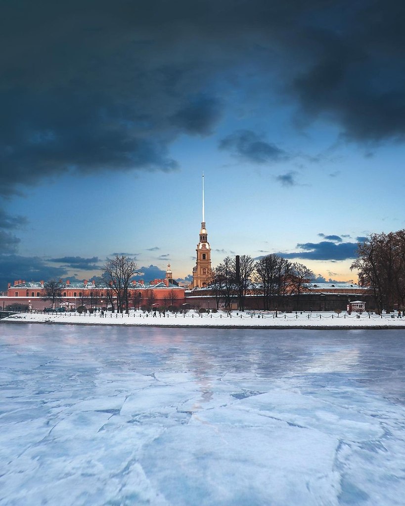 Петропавловский собор зимой СПБ