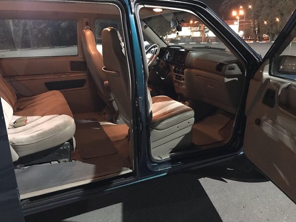 Dodge Caravan 3 литра 1994г. рестайлинг. Под капотом японский 6G72, миллионник. Масло не жрёт, не ... - 9