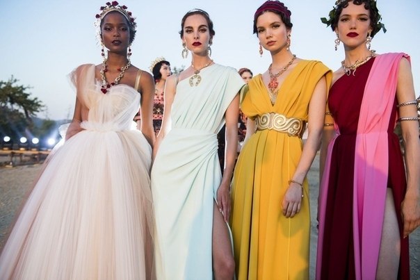 #@sewing_https://fotostrana.ru/away?to=/sl/z3d2 & Gabbana Stage an Epic Alta Moda Show    - 4