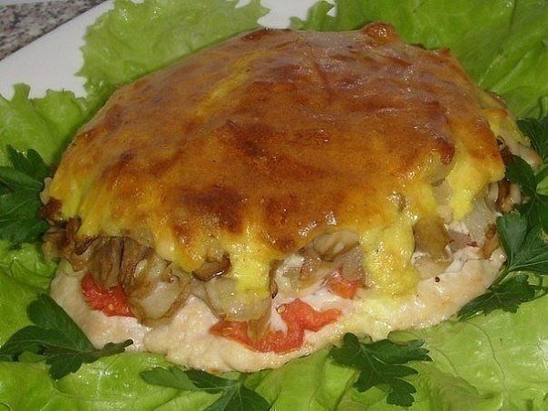 Мясо с грибами под нежной, хрустящей корочкой.Ингредиенты:Мясо (свинина, курица) - 500 гр.Грибы - ...