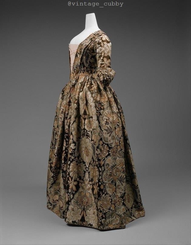 Robe a laAnglaise, 1725. - 4