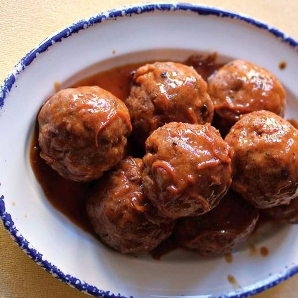 Легкие тефтели с начинкой и вкусным соусом .Ингредиенты:Грудка куриная (индейки) - 900гр.Гречневая ...