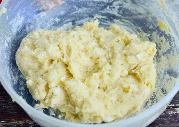 Кнедлики .Ингредиенты:Картофель — 500 гЯйцо — 1 шт.Соль — по вкусуПерец черный молотый — по ... - 4